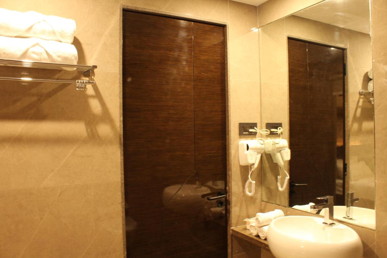 Zip By Spree Hotels סוראט מראה חיצוני תמונה