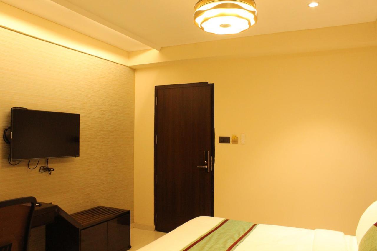 Zip By Spree Hotels סוראט מראה חיצוני תמונה