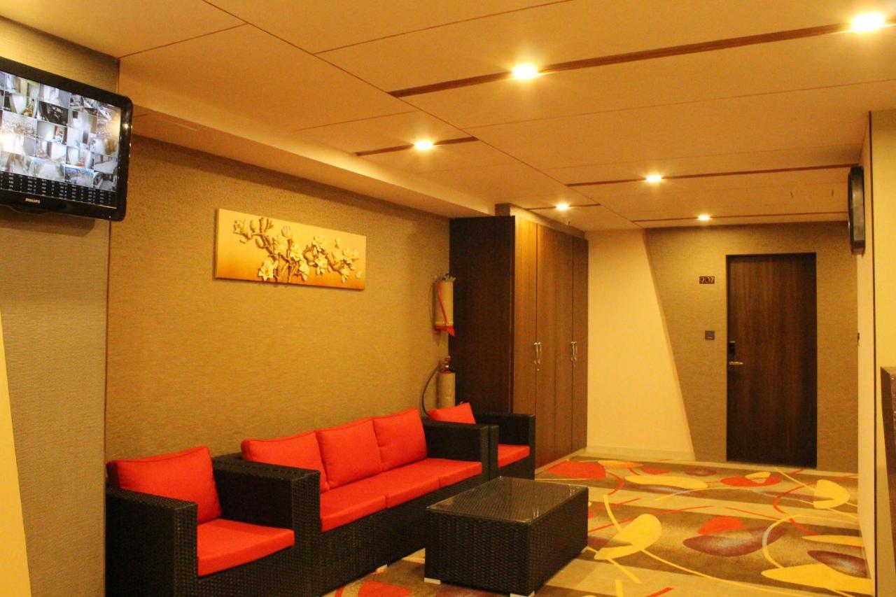 Zip By Spree Hotels סוראט מראה חיצוני תמונה