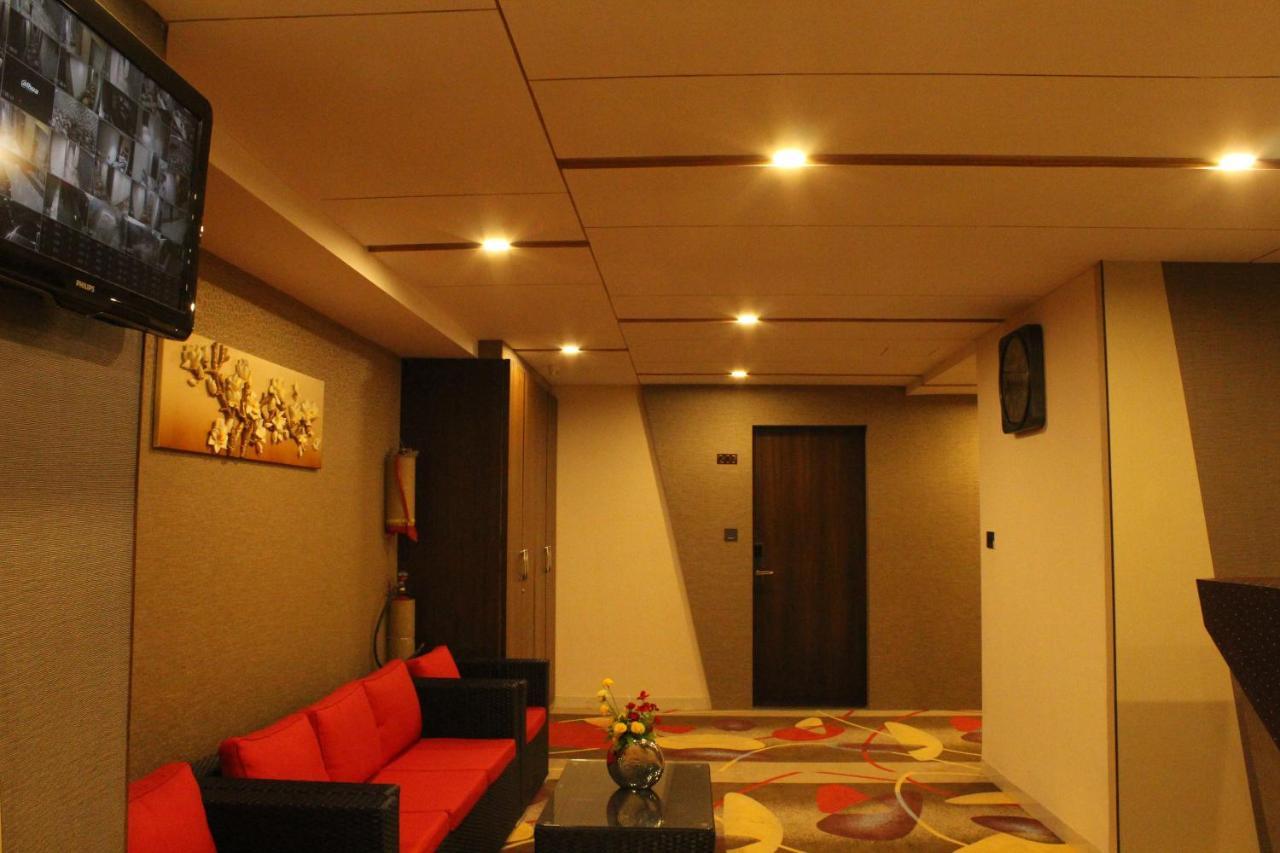 Zip By Spree Hotels סוראט מראה חיצוני תמונה