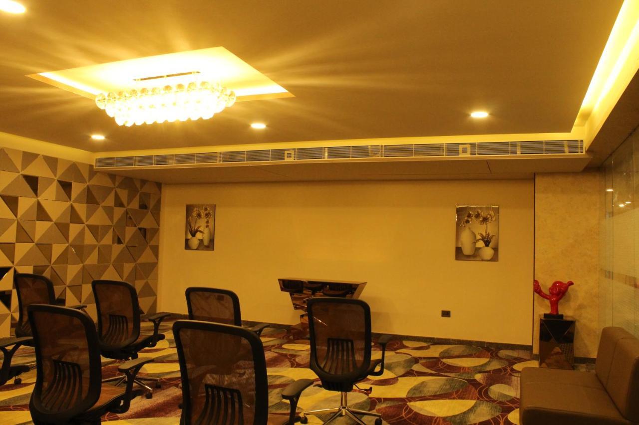 Zip By Spree Hotels סוראט מראה חיצוני תמונה