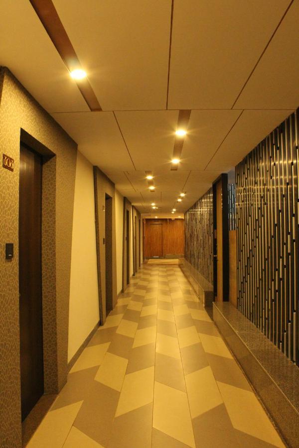 Zip By Spree Hotels סוראט מראה חיצוני תמונה