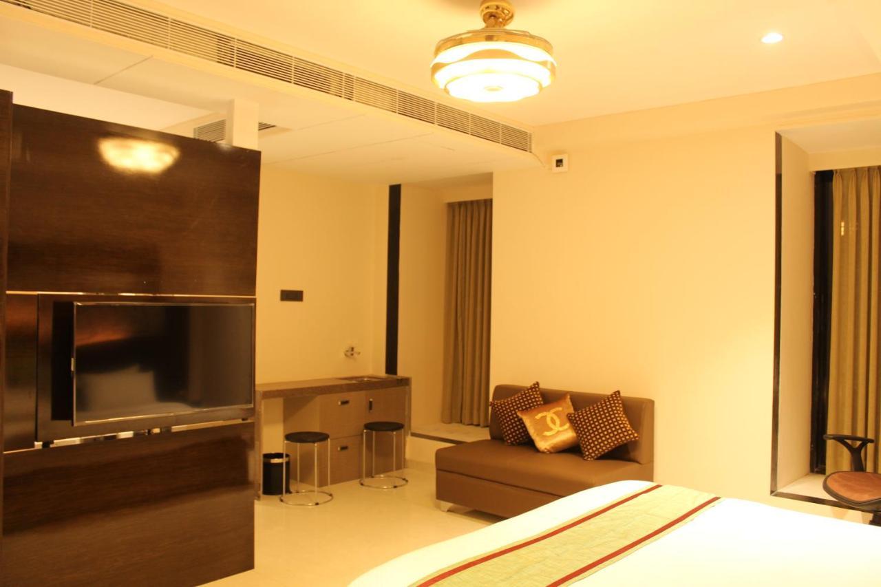 Zip By Spree Hotels סוראט מראה חיצוני תמונה