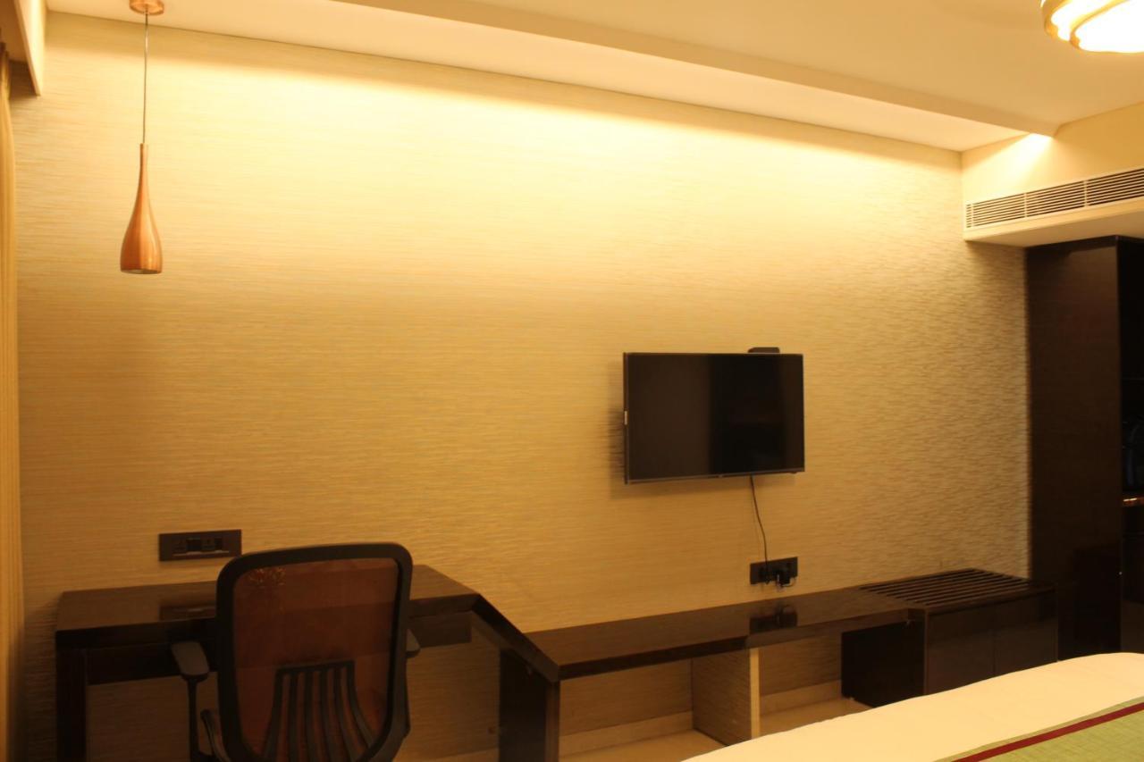 Zip By Spree Hotels סוראט מראה חיצוני תמונה