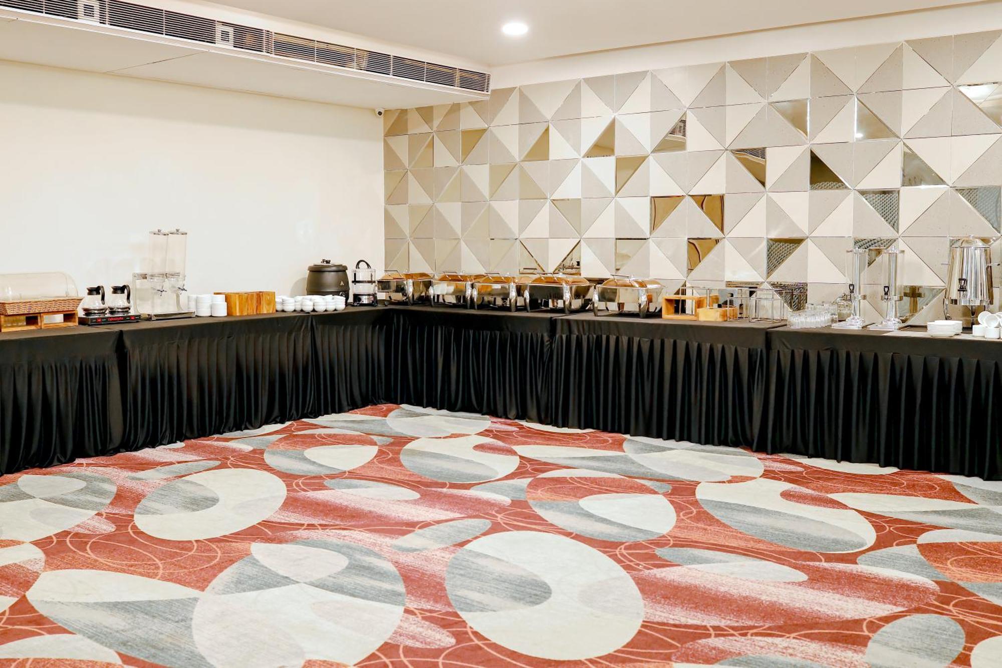 Zip By Spree Hotels סוראט מראה חיצוני תמונה