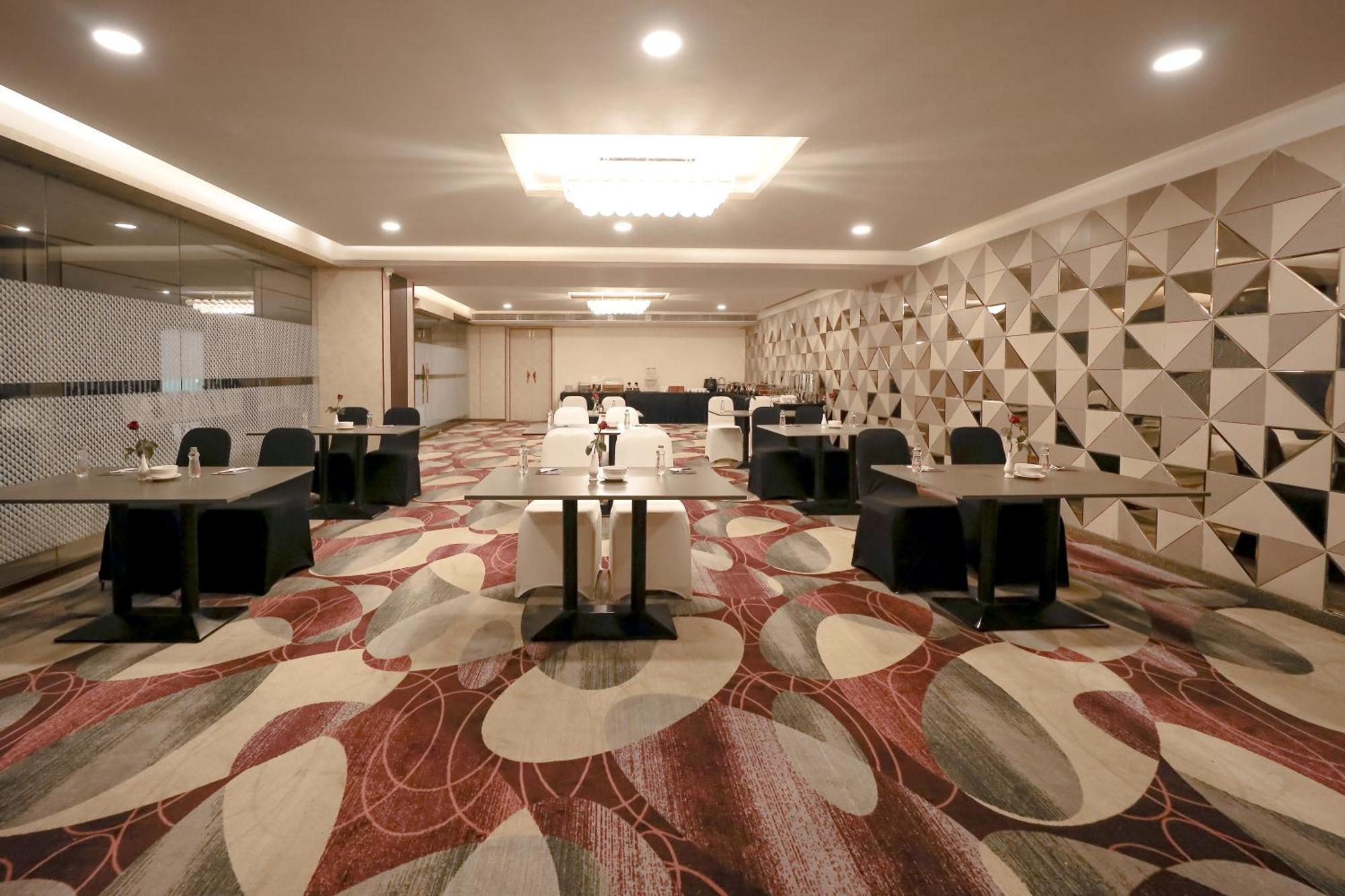 Zip By Spree Hotels סוראט מראה חיצוני תמונה