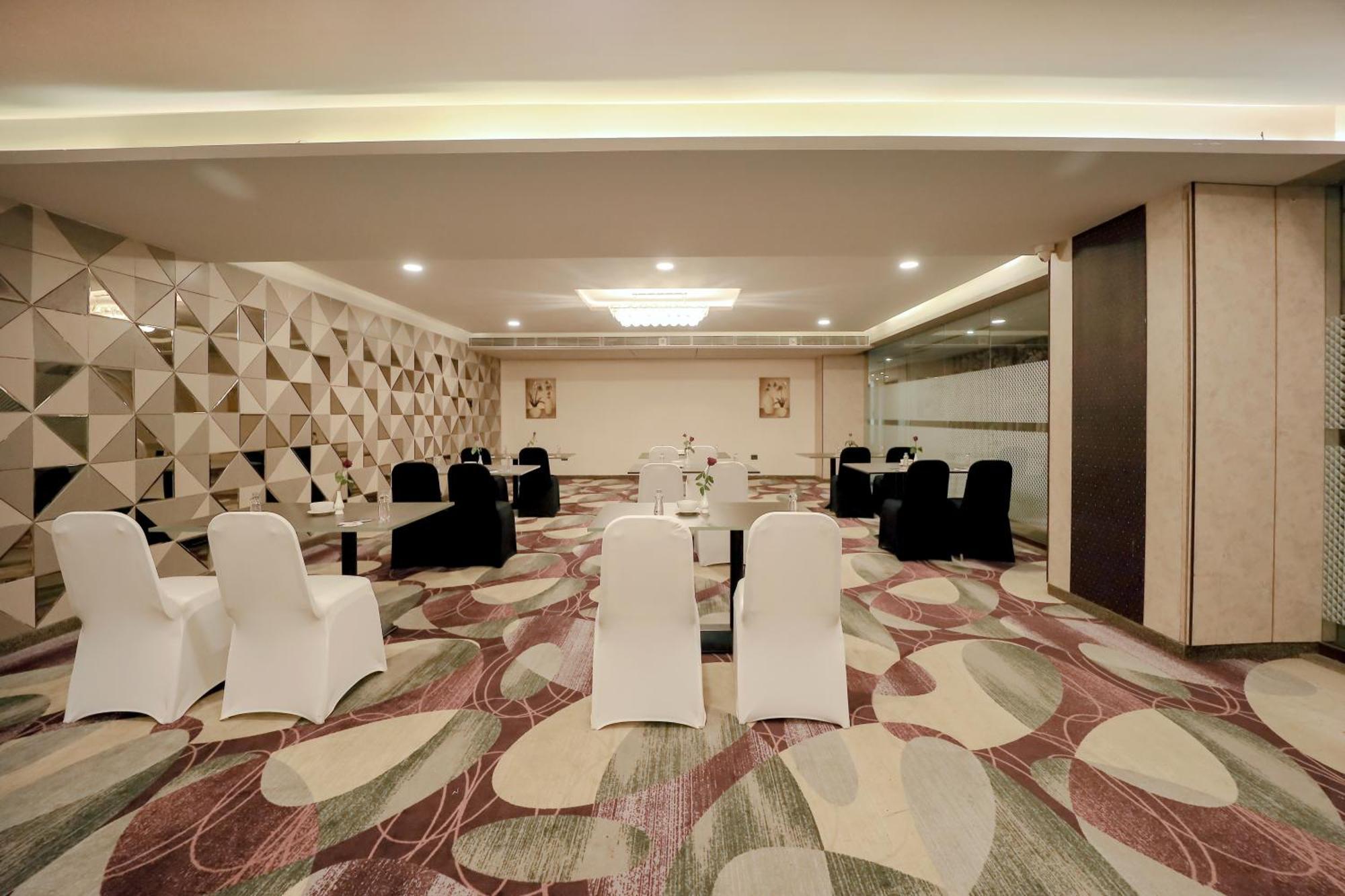 Zip By Spree Hotels סוראט מראה חיצוני תמונה