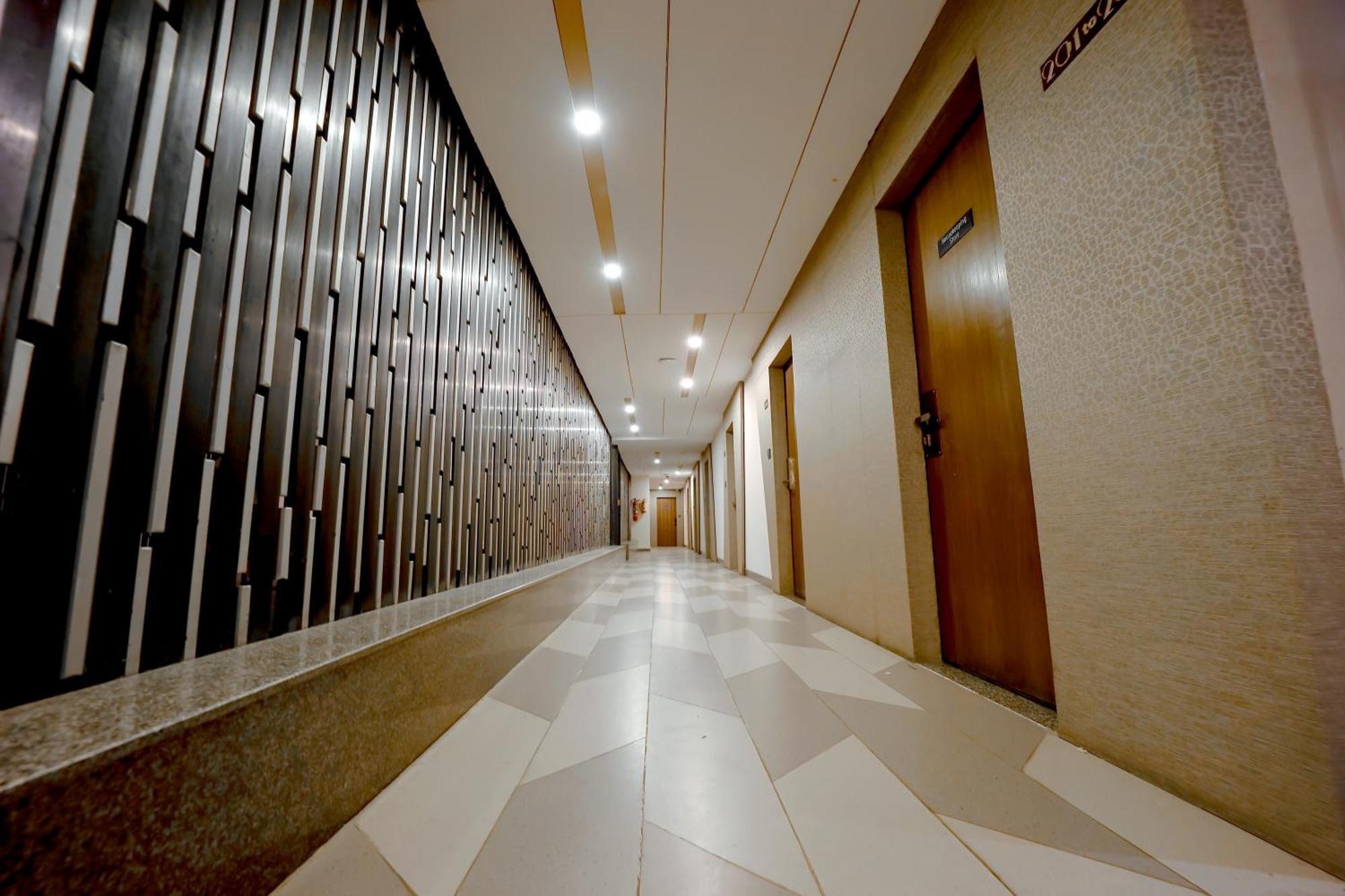Zip By Spree Hotels סוראט מראה חיצוני תמונה
