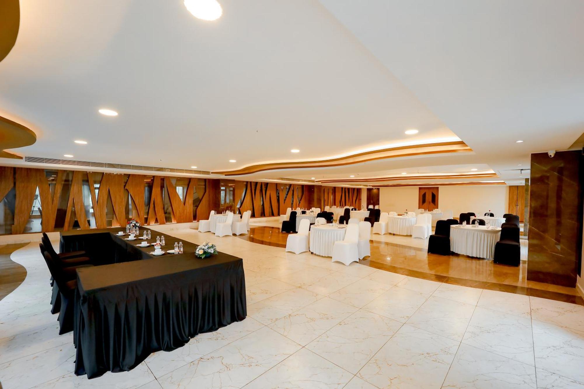 Zip By Spree Hotels סוראט מראה חיצוני תמונה