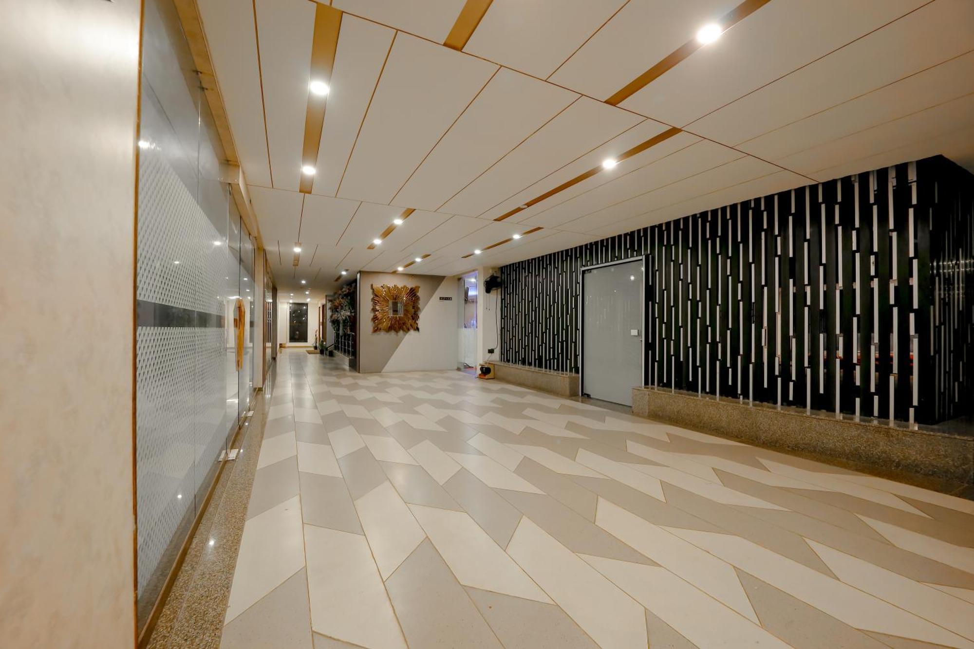Zip By Spree Hotels סוראט מראה חיצוני תמונה
