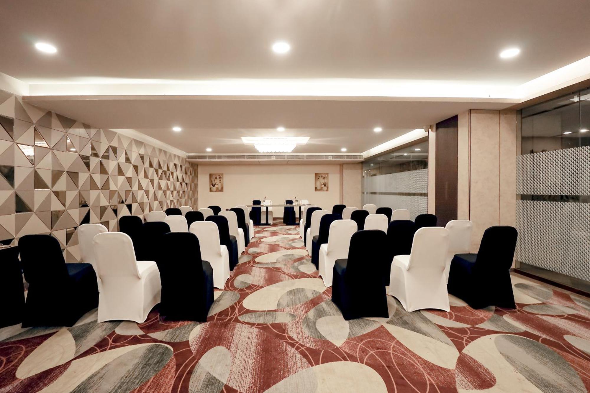 Zip By Spree Hotels סוראט מראה חיצוני תמונה