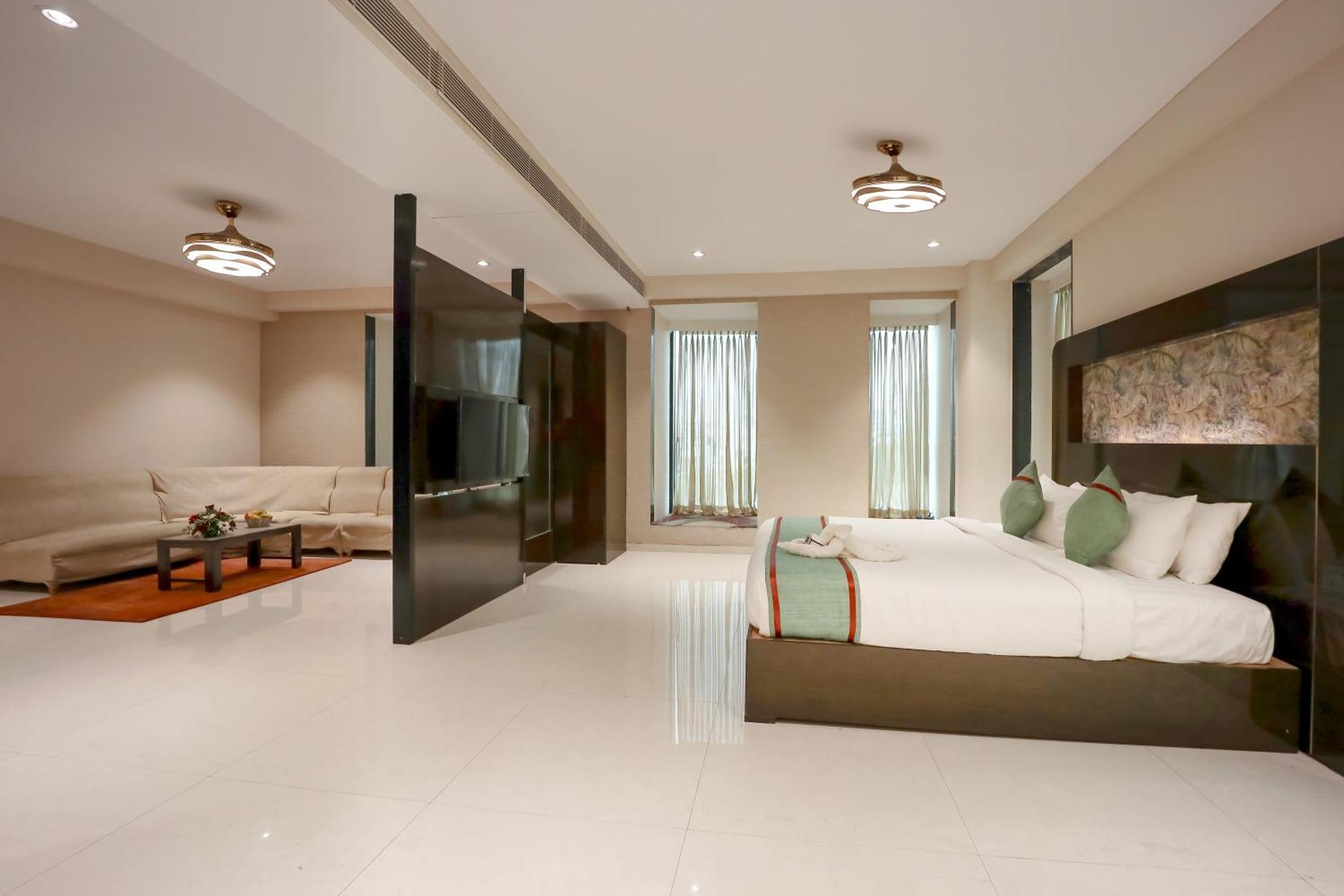 Zip By Spree Hotels סוראט מראה חיצוני תמונה