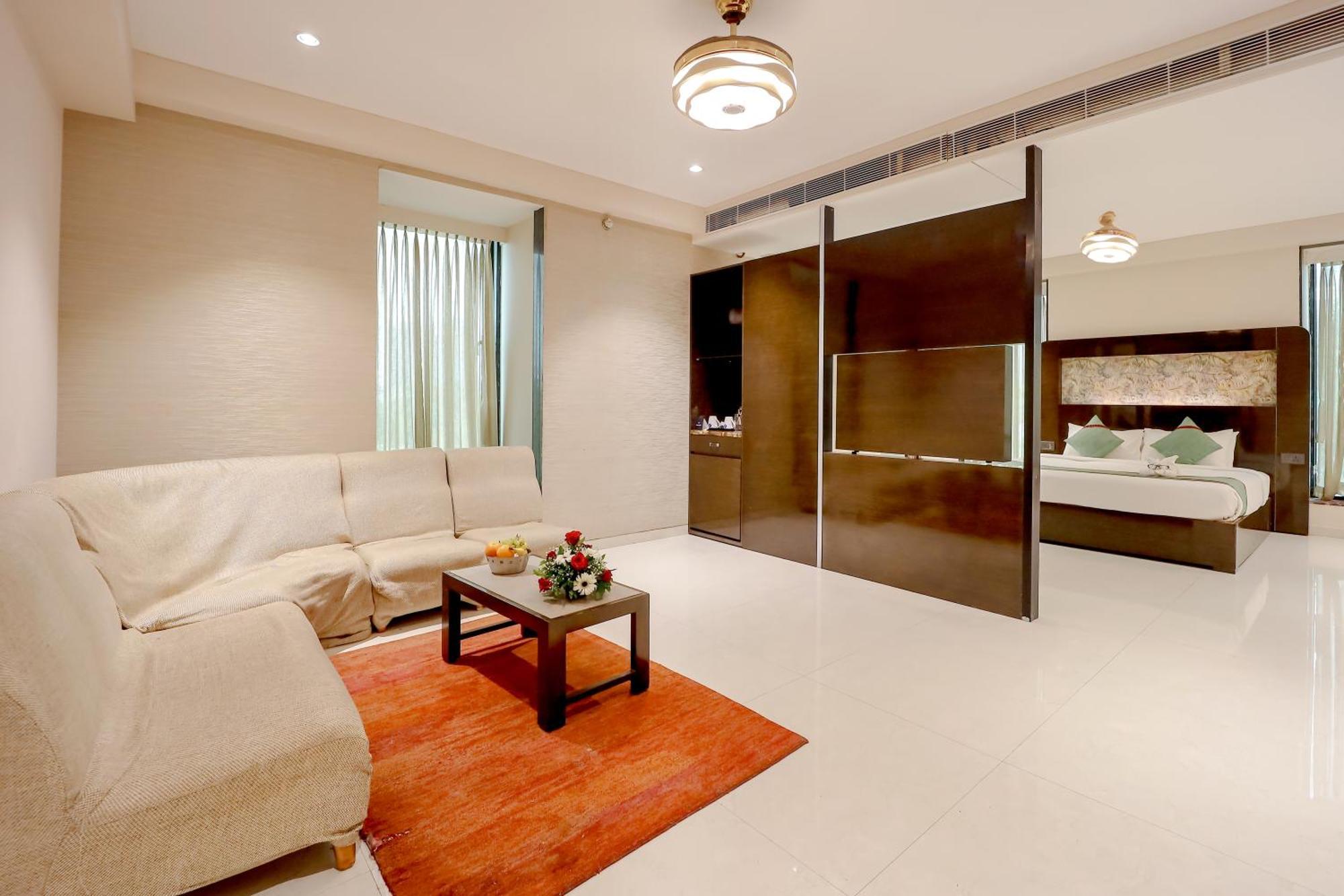 Zip By Spree Hotels סוראט מראה חיצוני תמונה