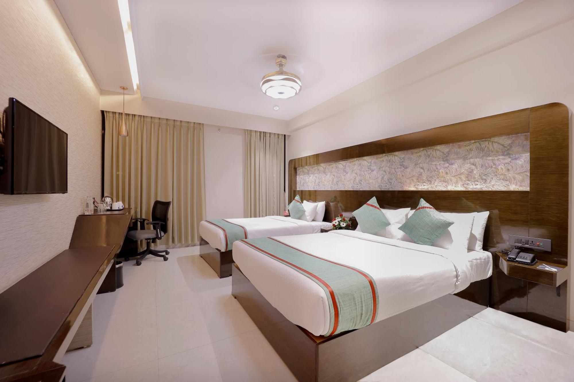 Zip By Spree Hotels סוראט מראה חיצוני תמונה