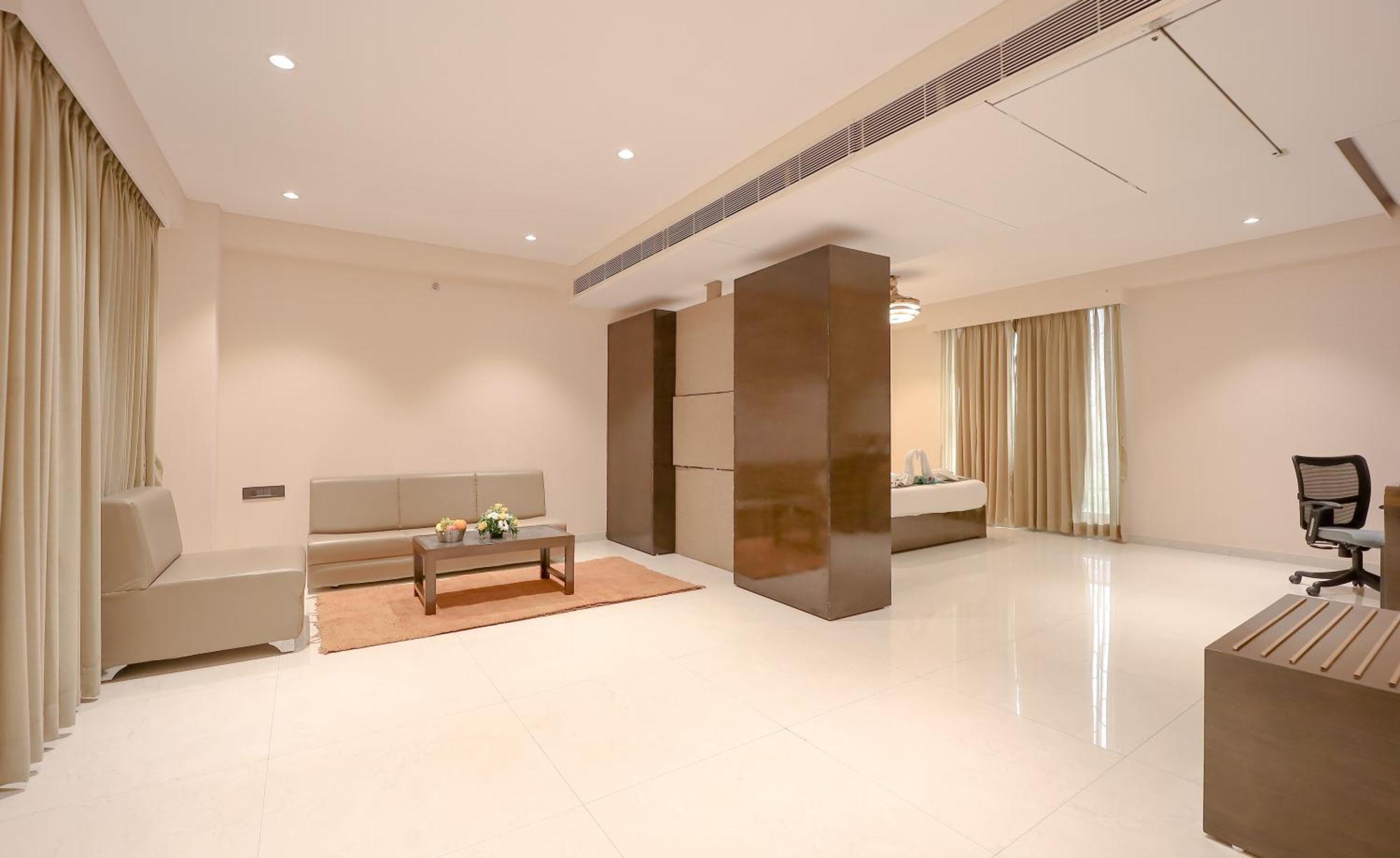 Zip By Spree Hotels סוראט מראה חיצוני תמונה