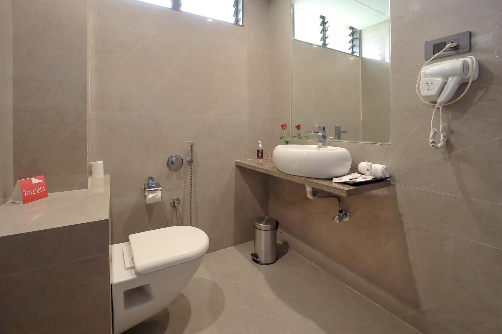 Zip By Spree Hotels סוראט מראה חיצוני תמונה