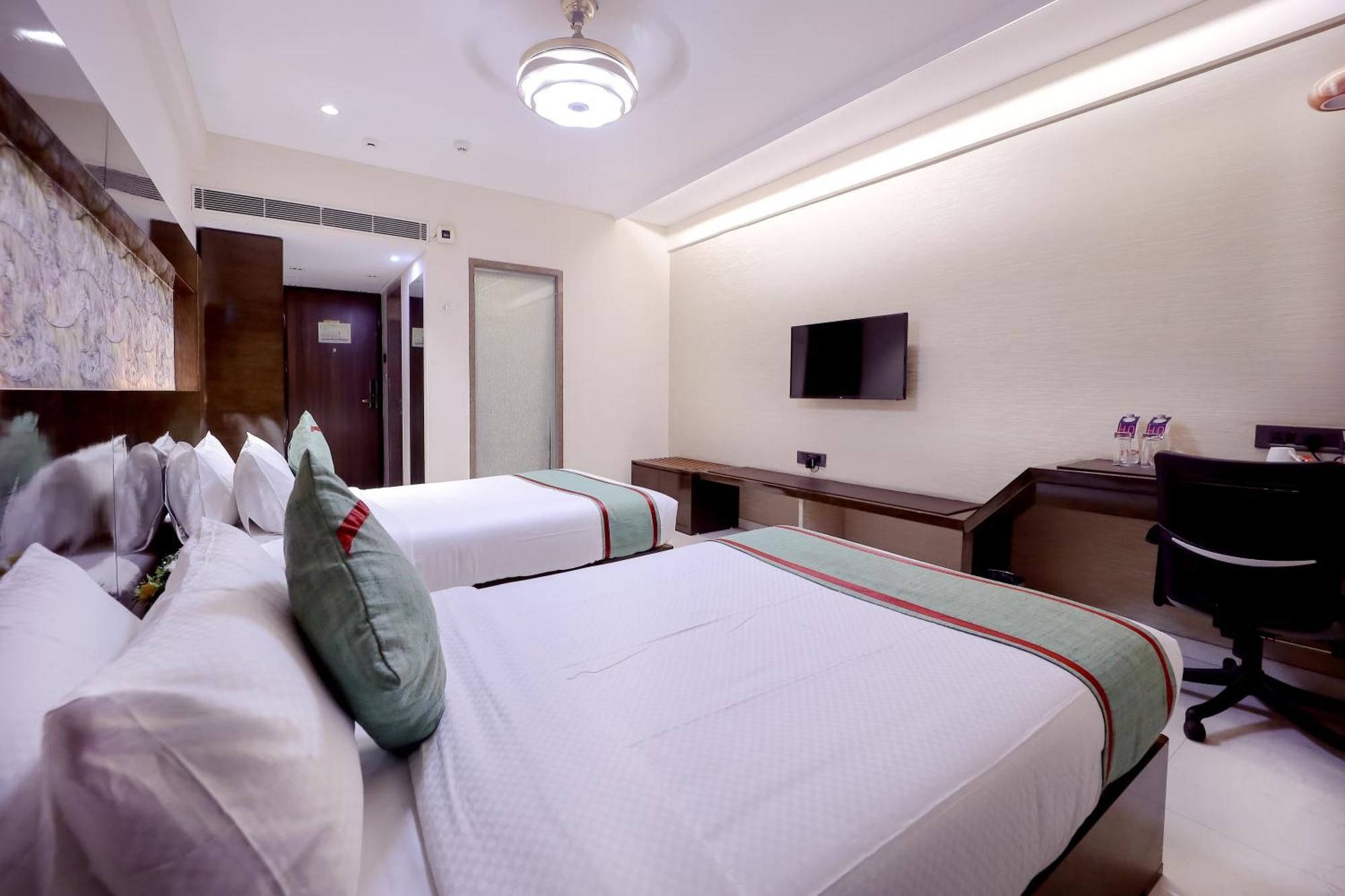 Zip By Spree Hotels סוראט מראה חיצוני תמונה