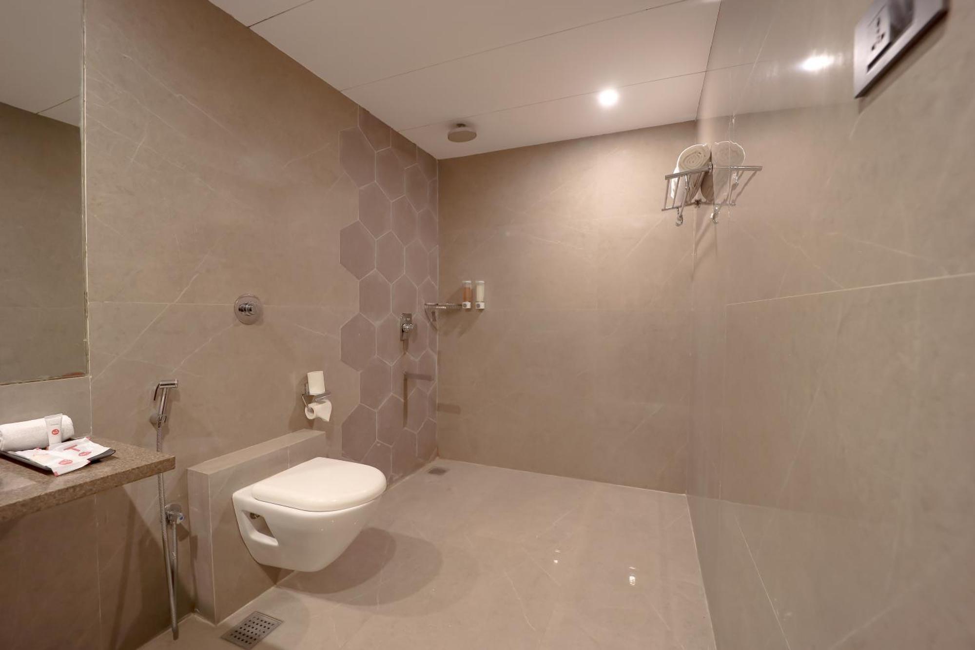 Zip By Spree Hotels סוראט מראה חיצוני תמונה
