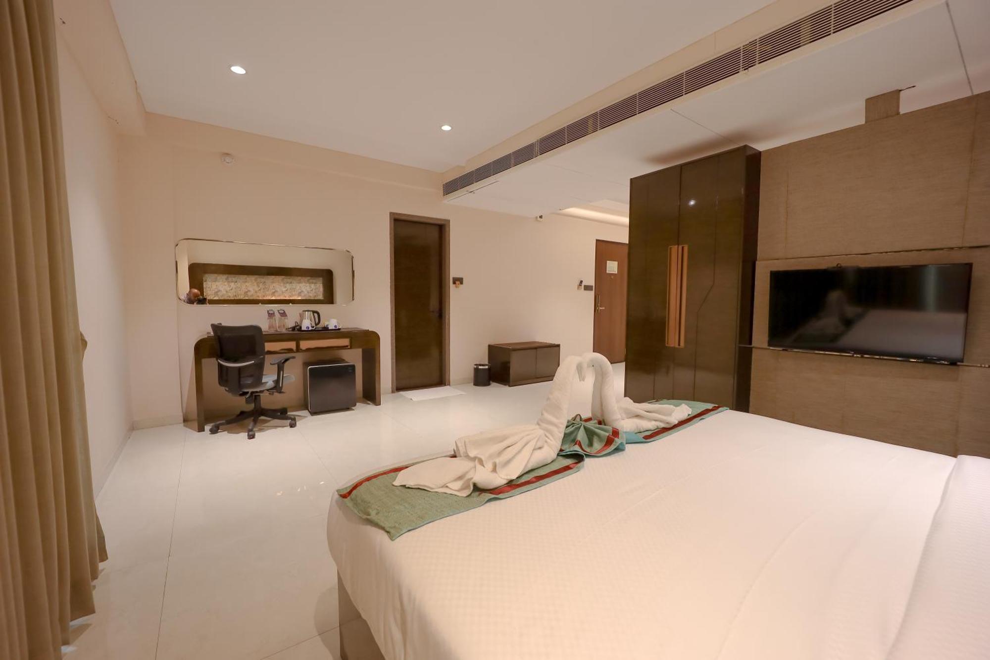 Zip By Spree Hotels סוראט מראה חיצוני תמונה